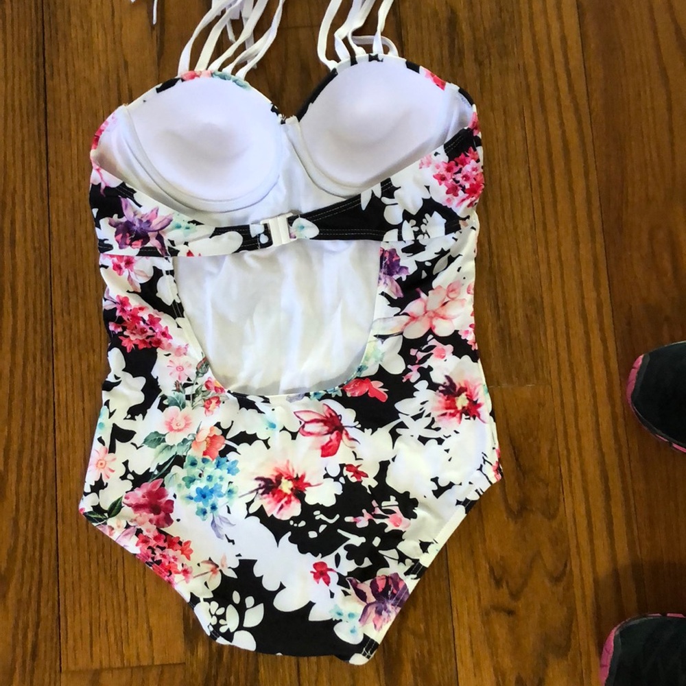 Bathing suit - Picture 2 of 2